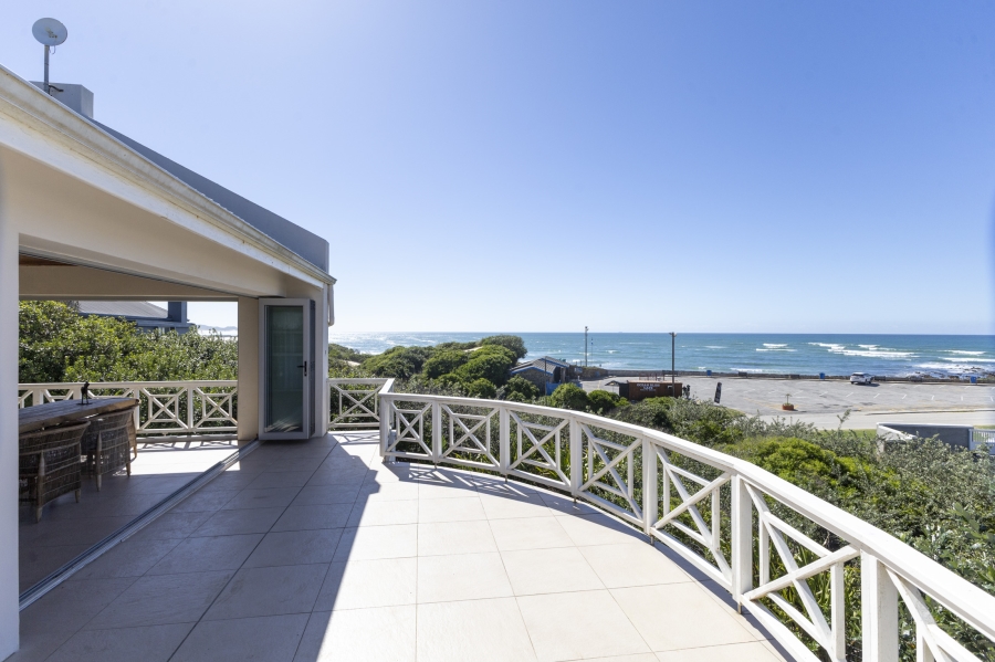 6 Bedroom Property for Sale in West Beach Eastern Cape